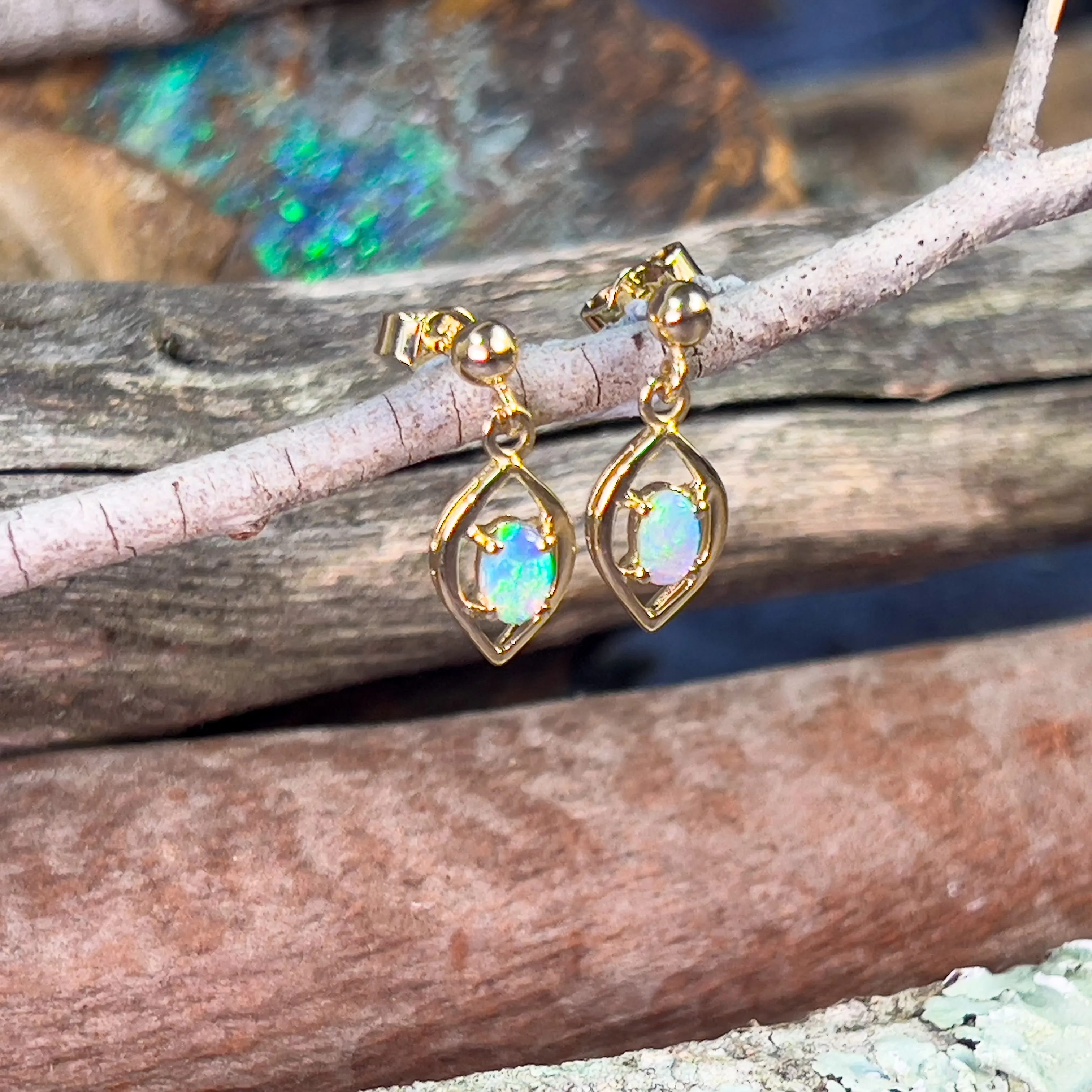 18kt Yellow Gold earrings with Black Opal 0.31ct