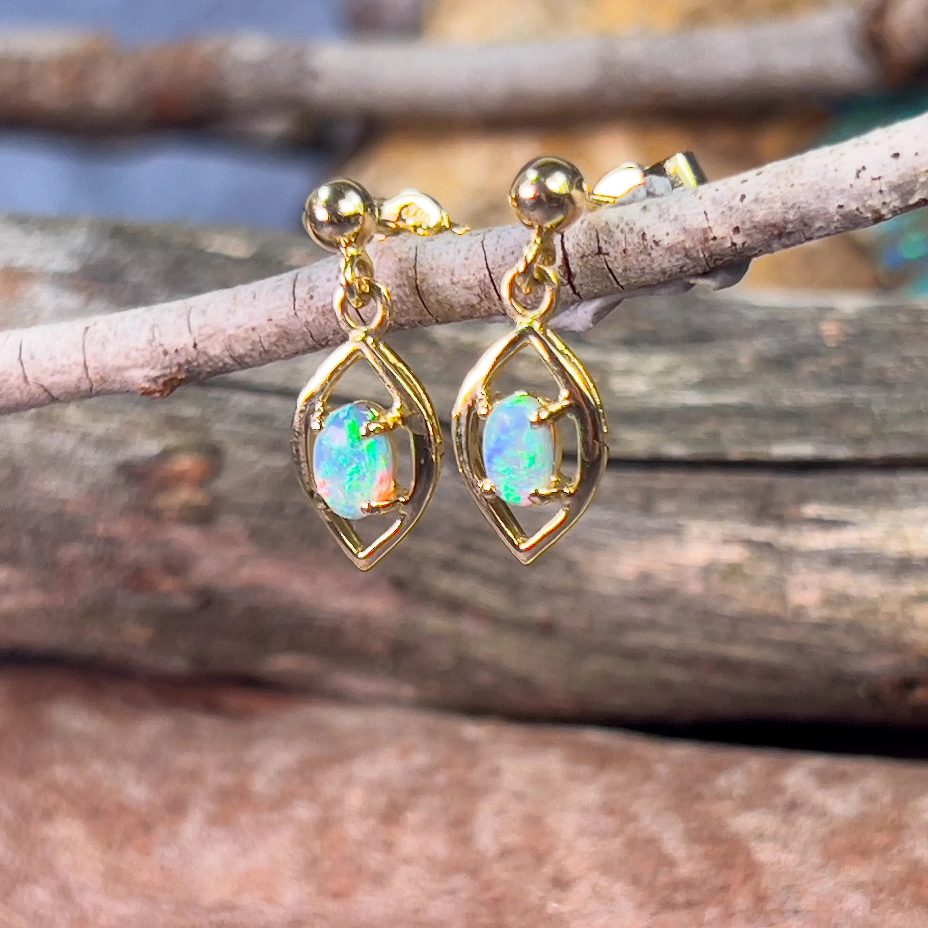 18kt Yellow Gold earrings with Black Opal 0.31ct