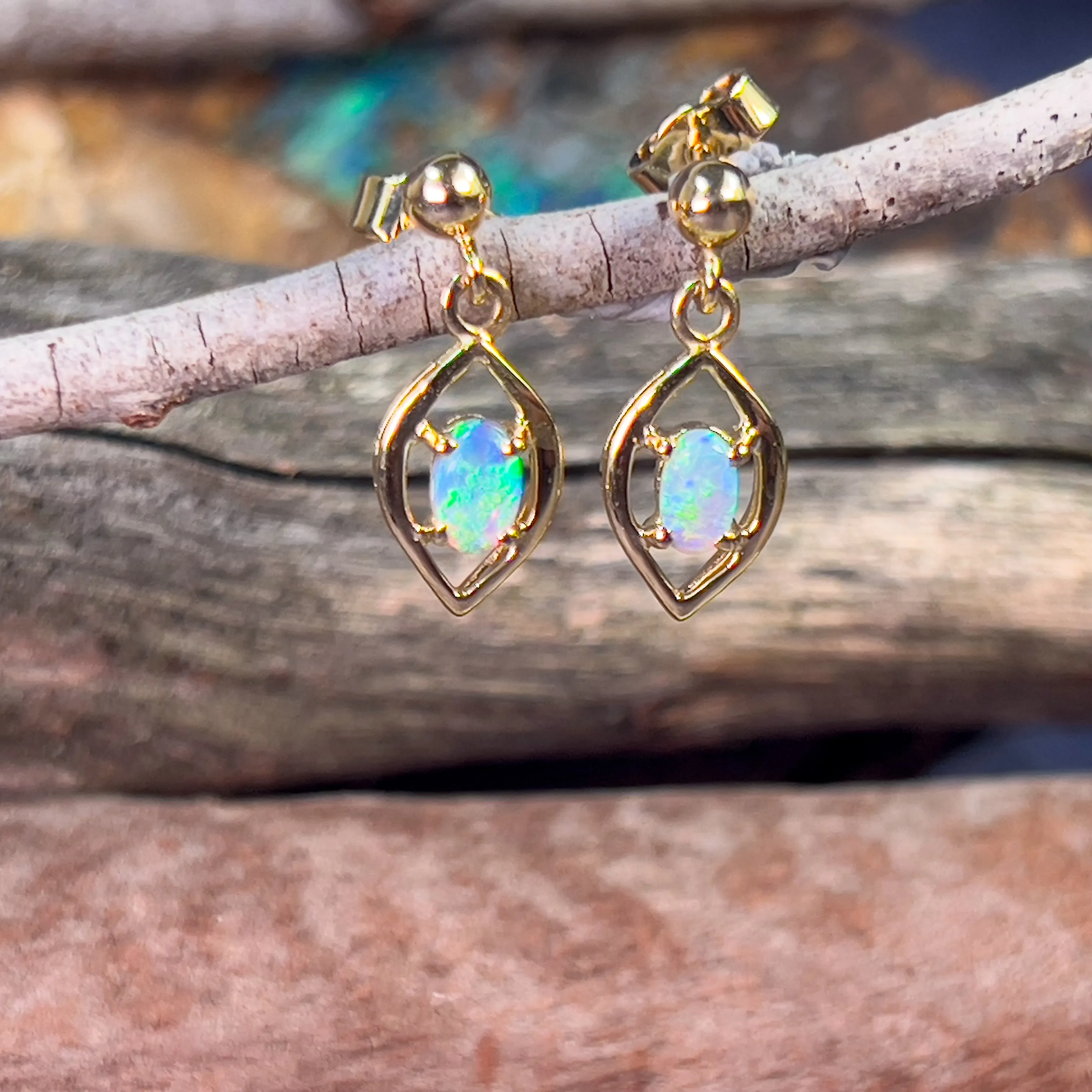 18kt Yellow Gold earrings with Black Opal 0.31ct