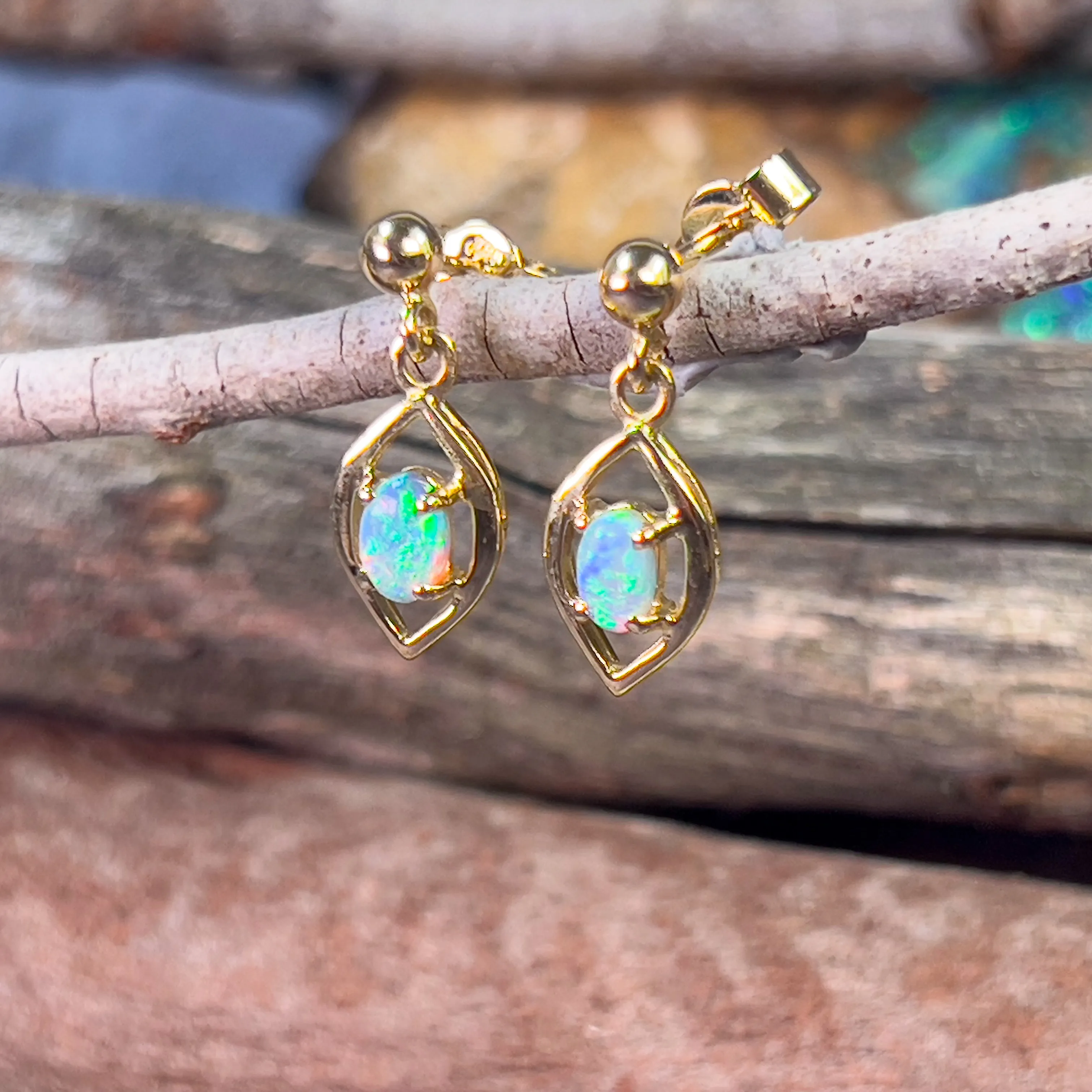 18kt Yellow Gold earrings with Black Opal 0.31ct