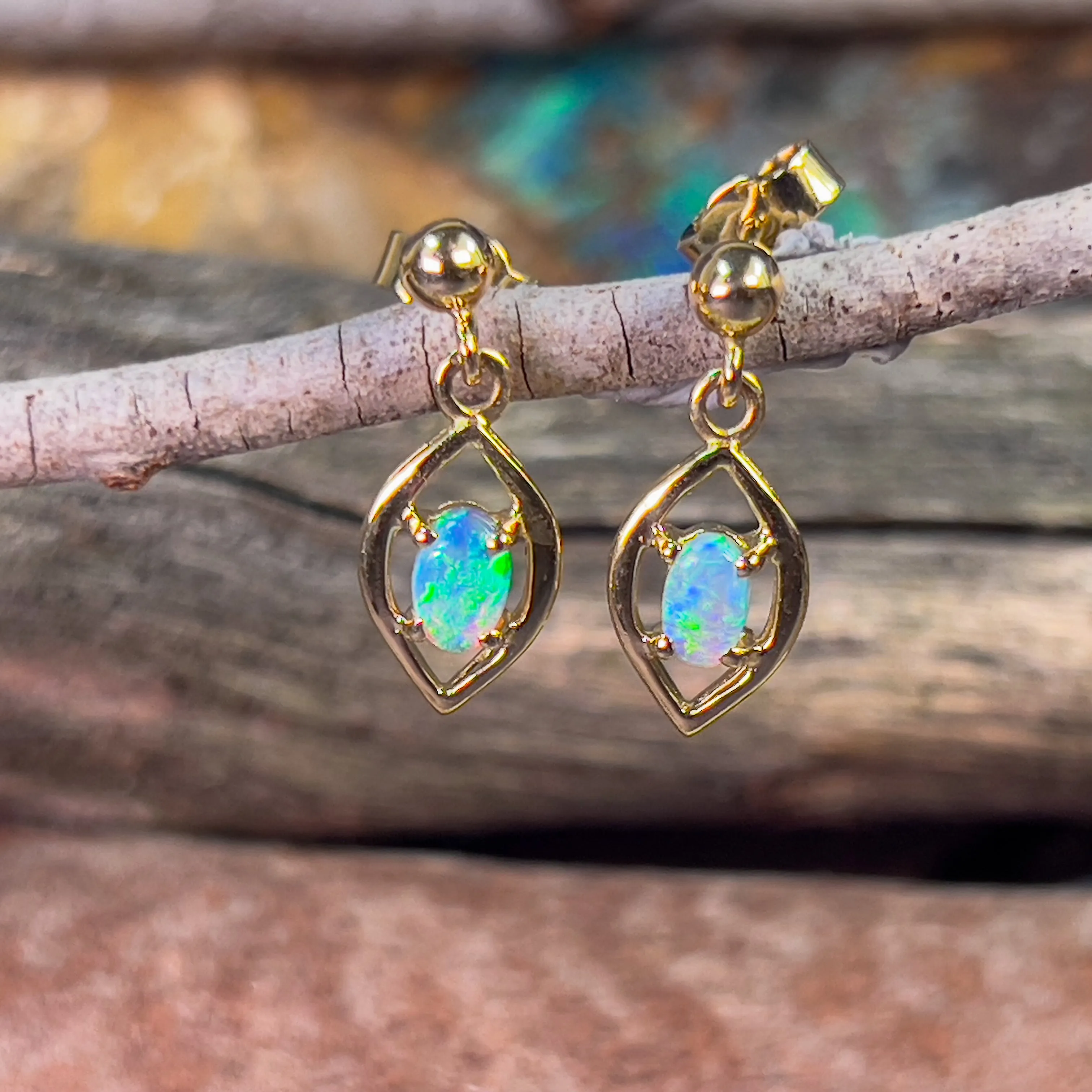 18kt Yellow Gold earrings with Black Opal 0.31ct