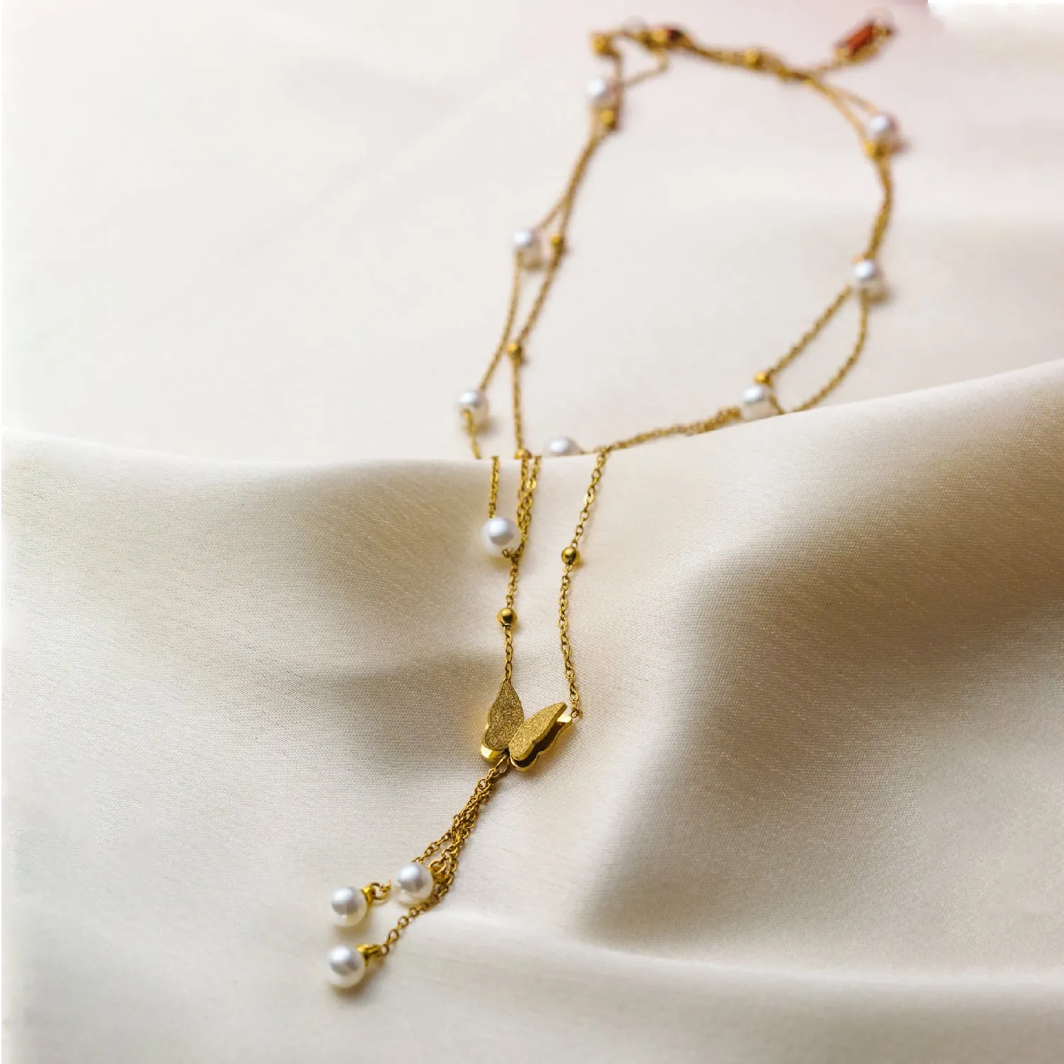 Artklim Gold Plated White Pearls And Heart Pendant Necklace