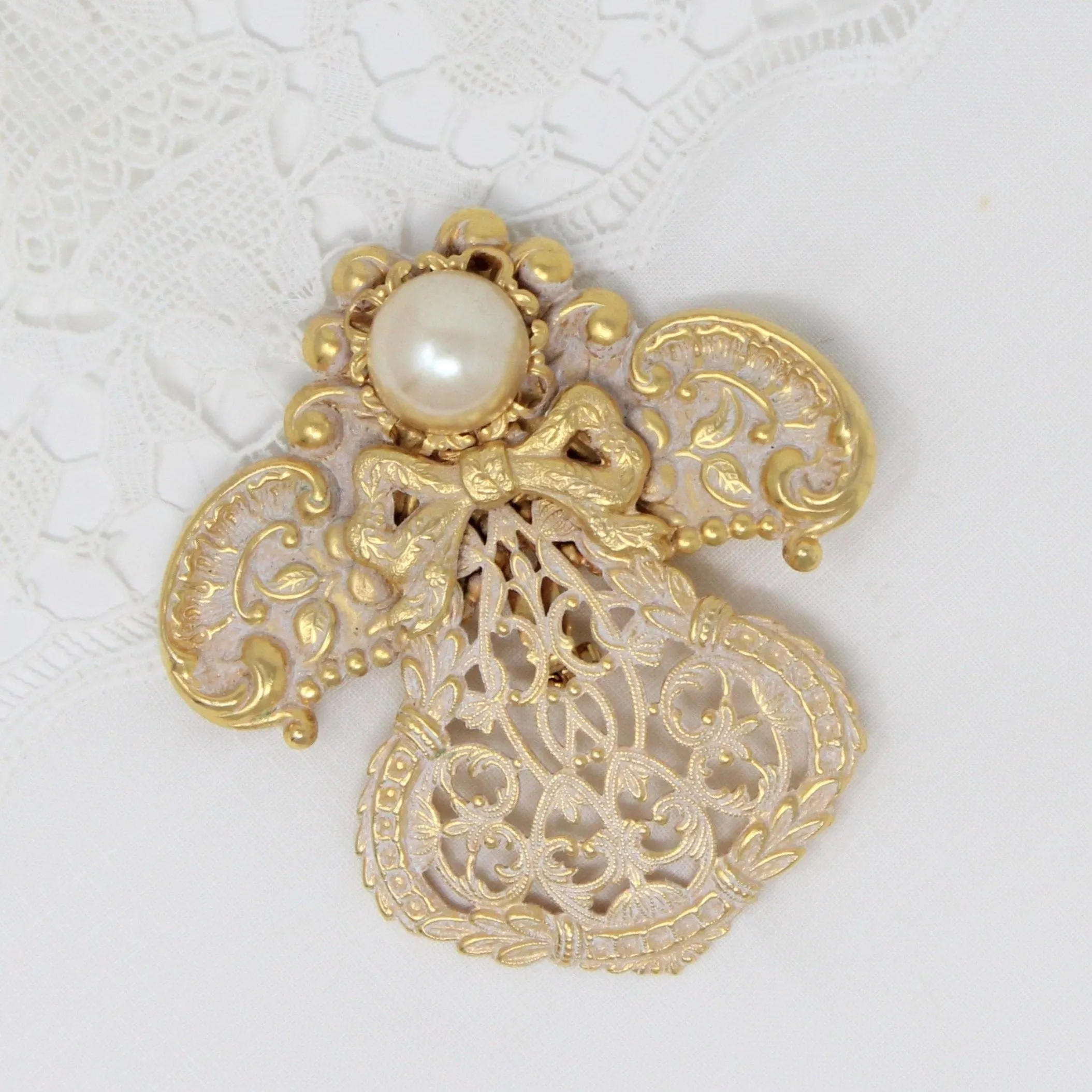 Brooch / Pin, Jane Davis AOL, Angel Gold & White Enamel with Pearl, Signed, Vintage