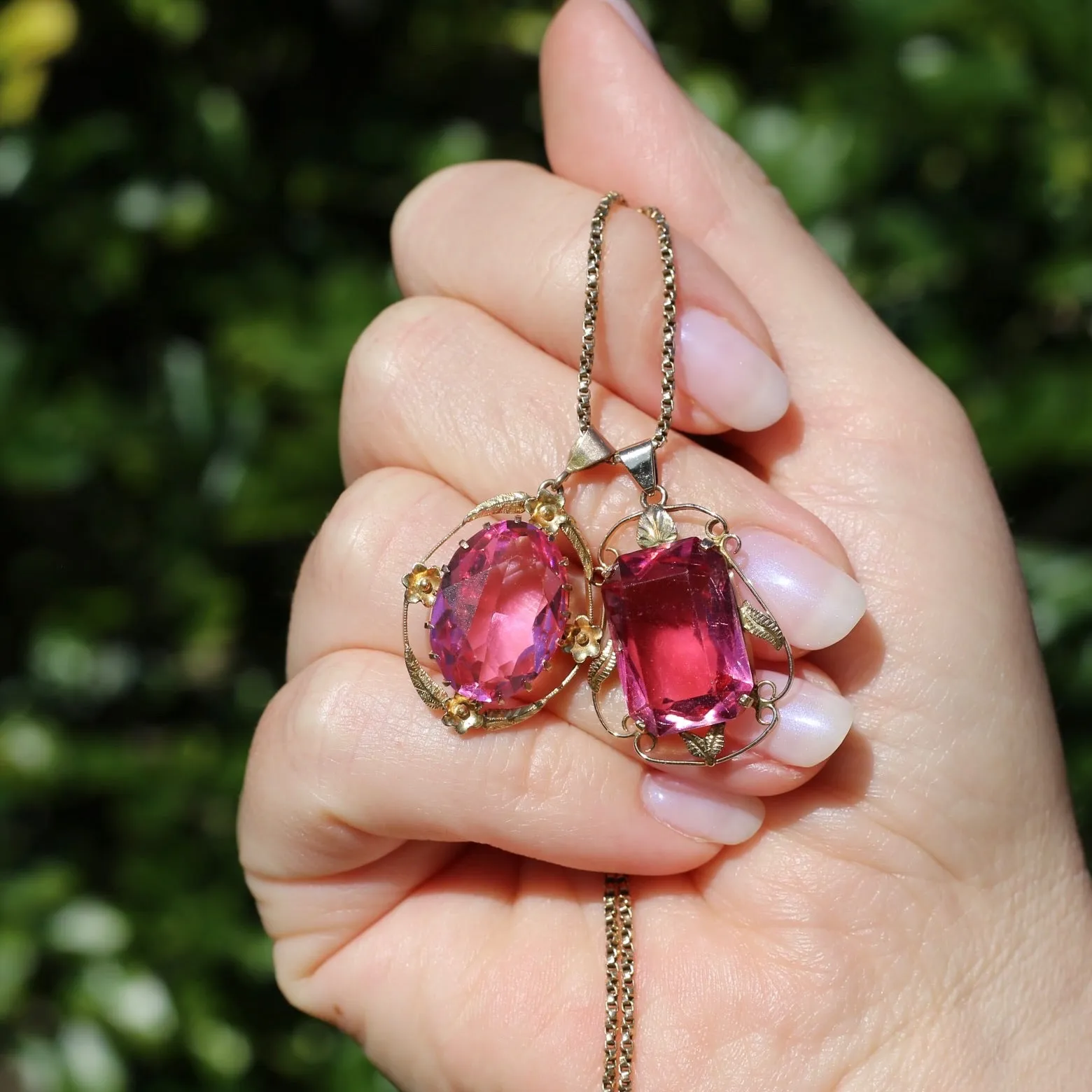 Circa 1930s-1950s Pink Paste Pendant in Decorative 9ct Gold Floral Surround, 4.23g