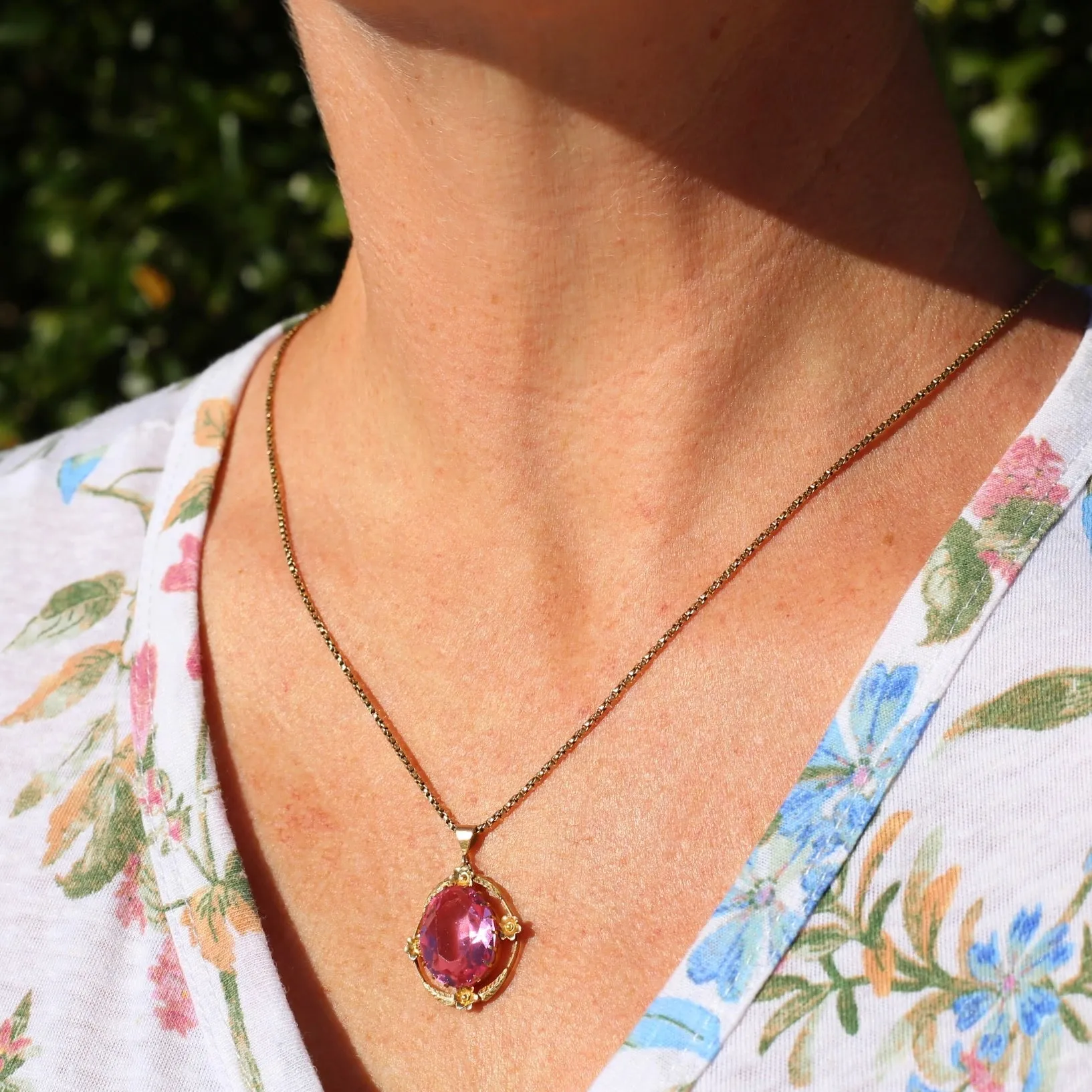 Circa 1930s-1950s Pink Paste Pendant in Decorative 9ct Gold Floral Surround, 4.23g