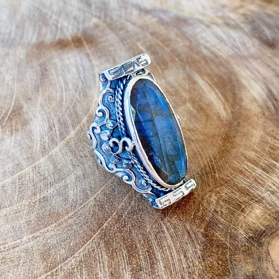 Labradorite Oval Gemstone Ring - Dakini