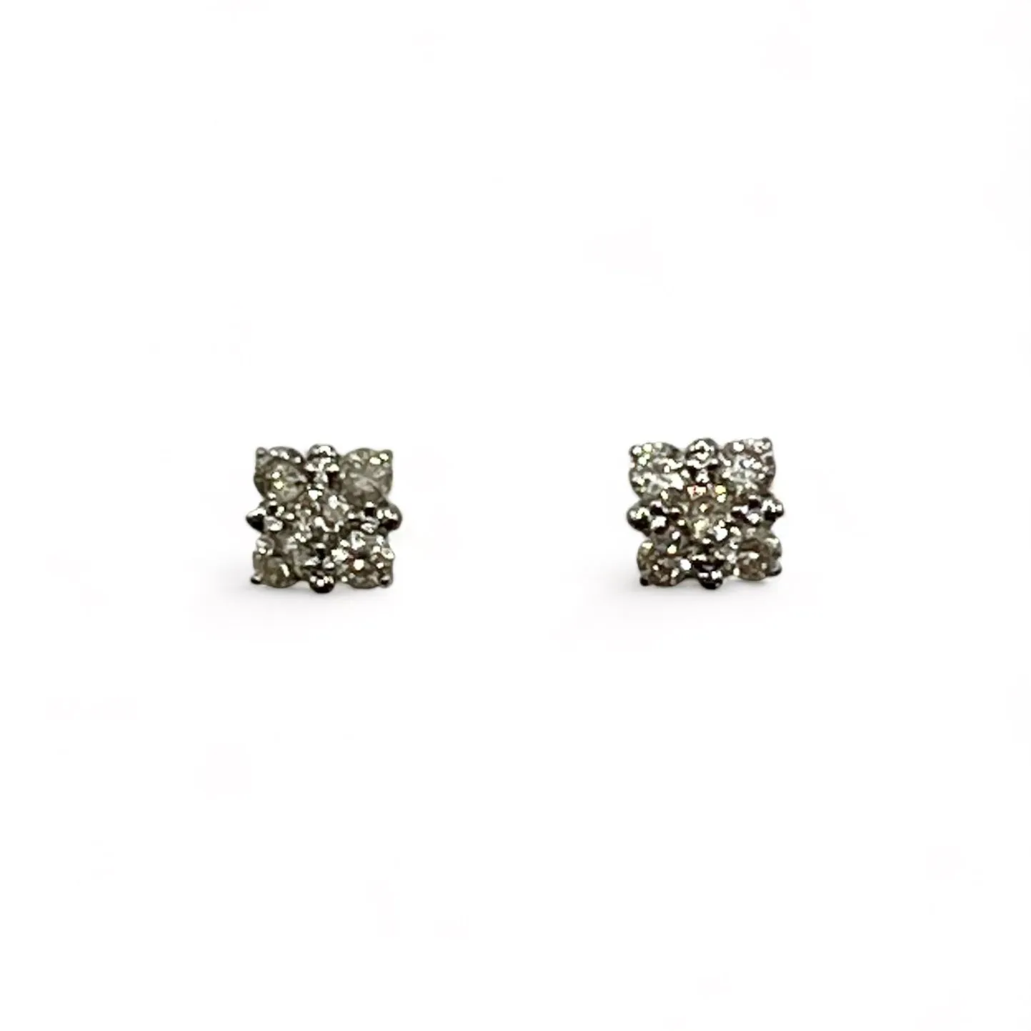 NATURAL DIAMOND IN GOLD SETTING EARRINGS