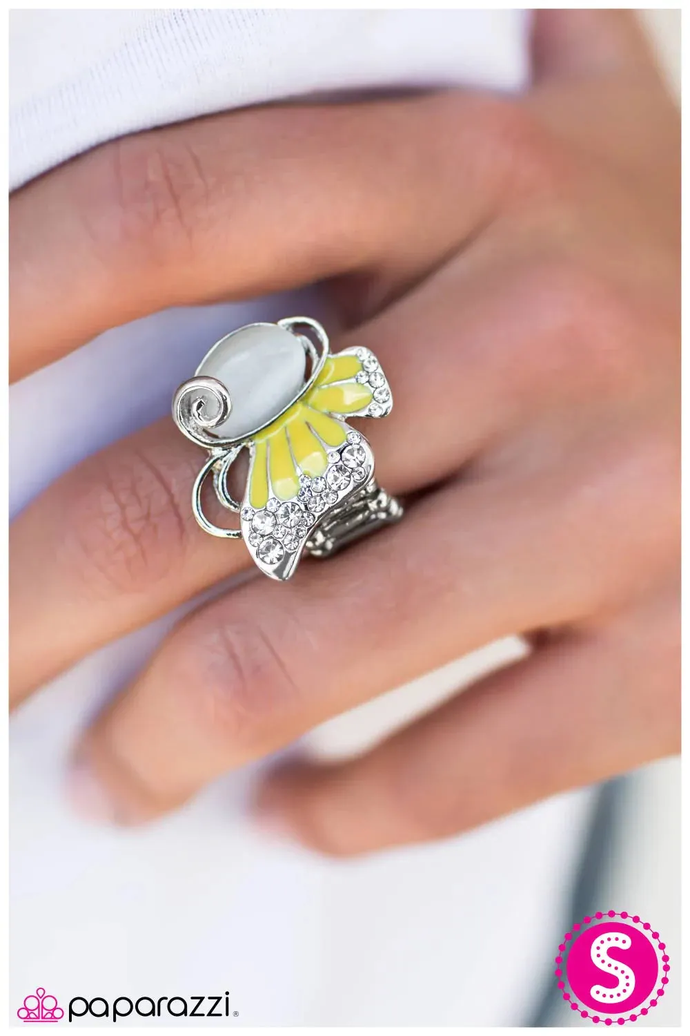 Paparazzi Ring ~ Fly Away Home - Yellow