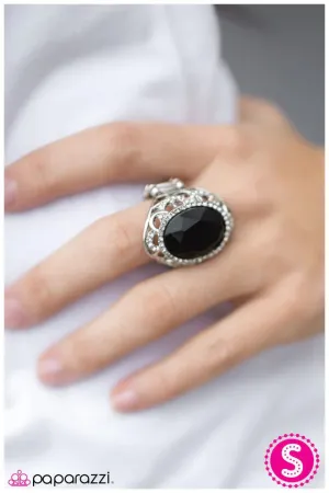 Paparazzi Ring ~ Queen for a Day - Black