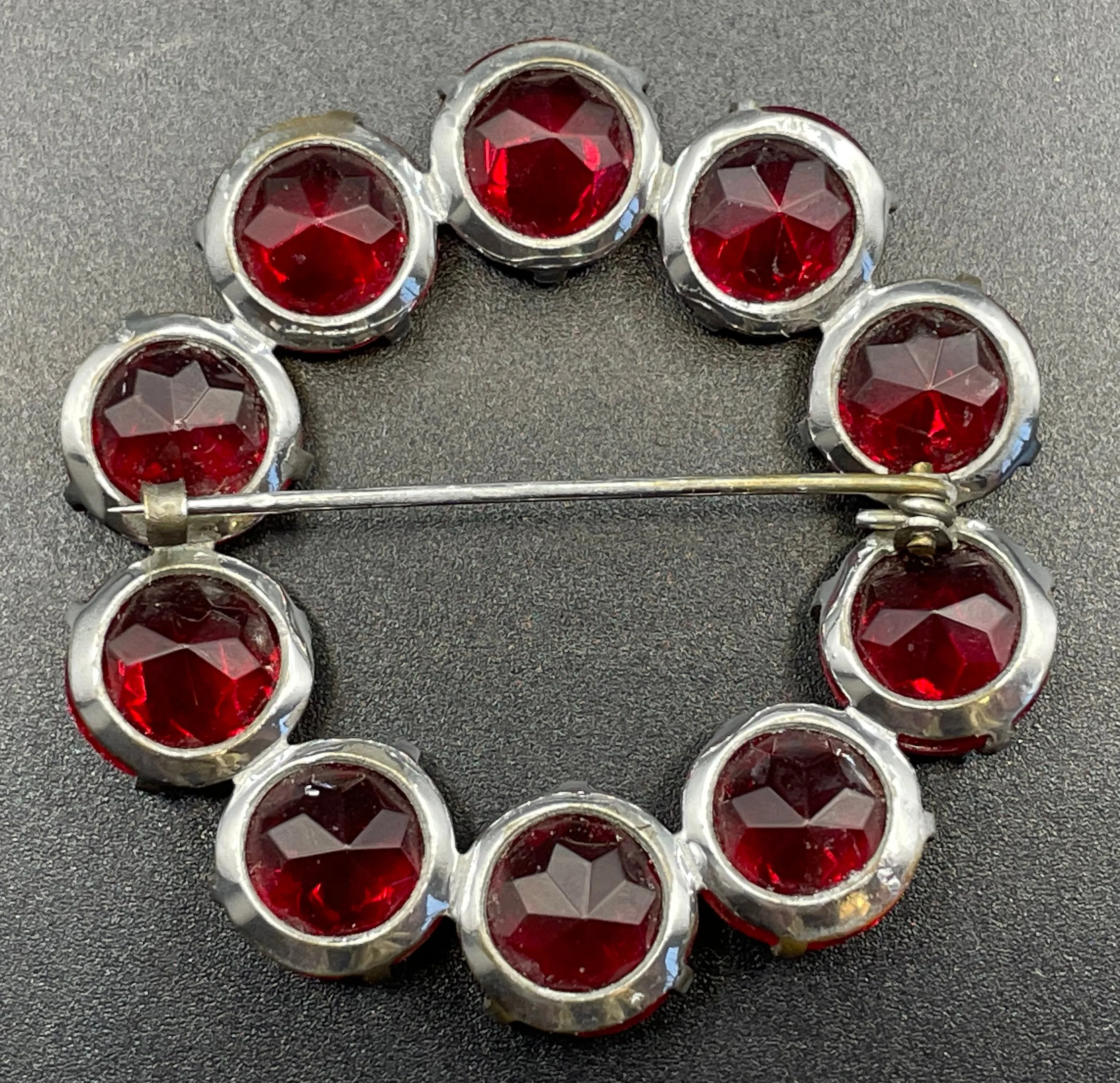 Vintage Art Deco bezel set gorgeous vibrant ruby red crystal riviere circle brooch, open-backed rhinestones in silver tone (Copy)